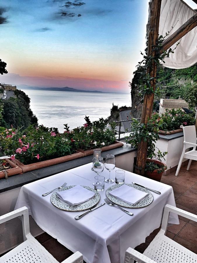 Hotel La Pergola Amalfi Exterior photo