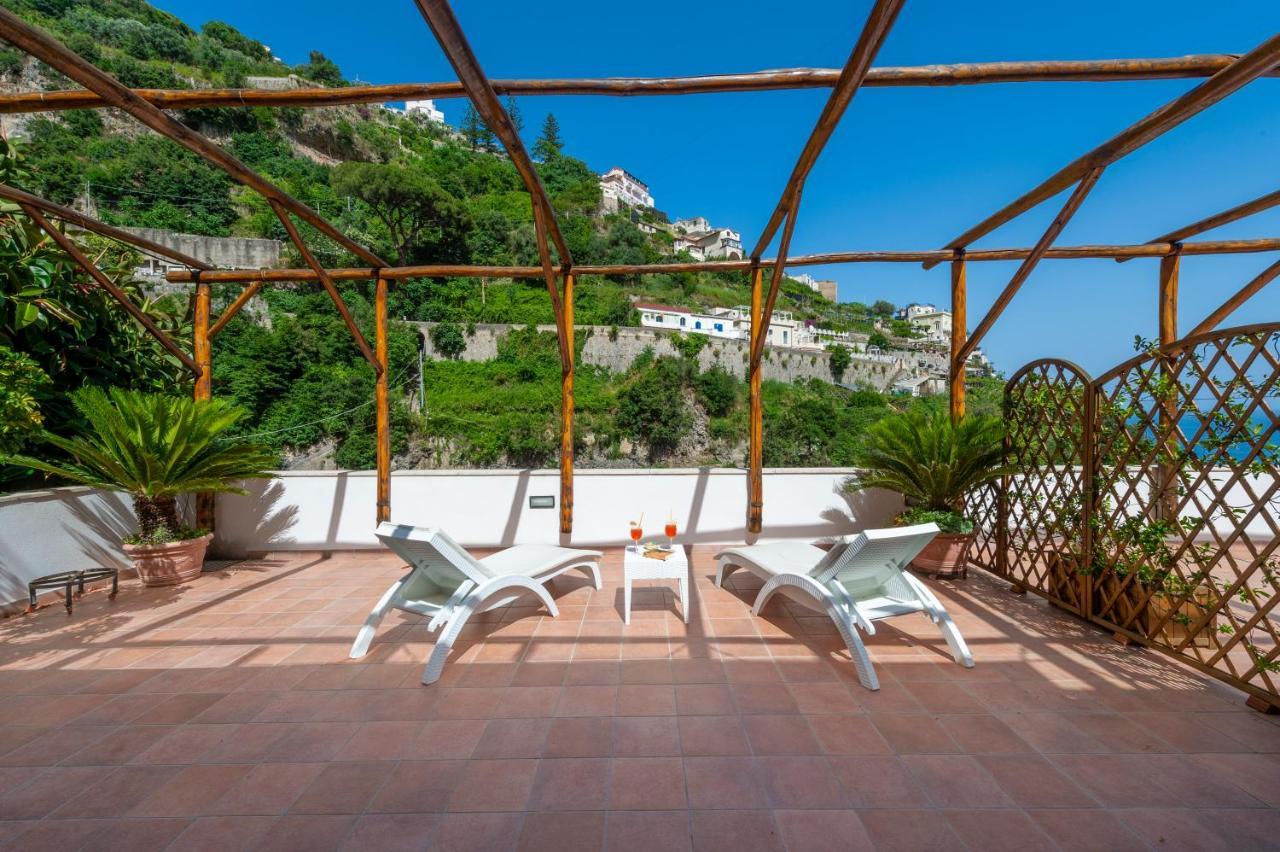 Hotel La Pergola Amalfi Exterior photo