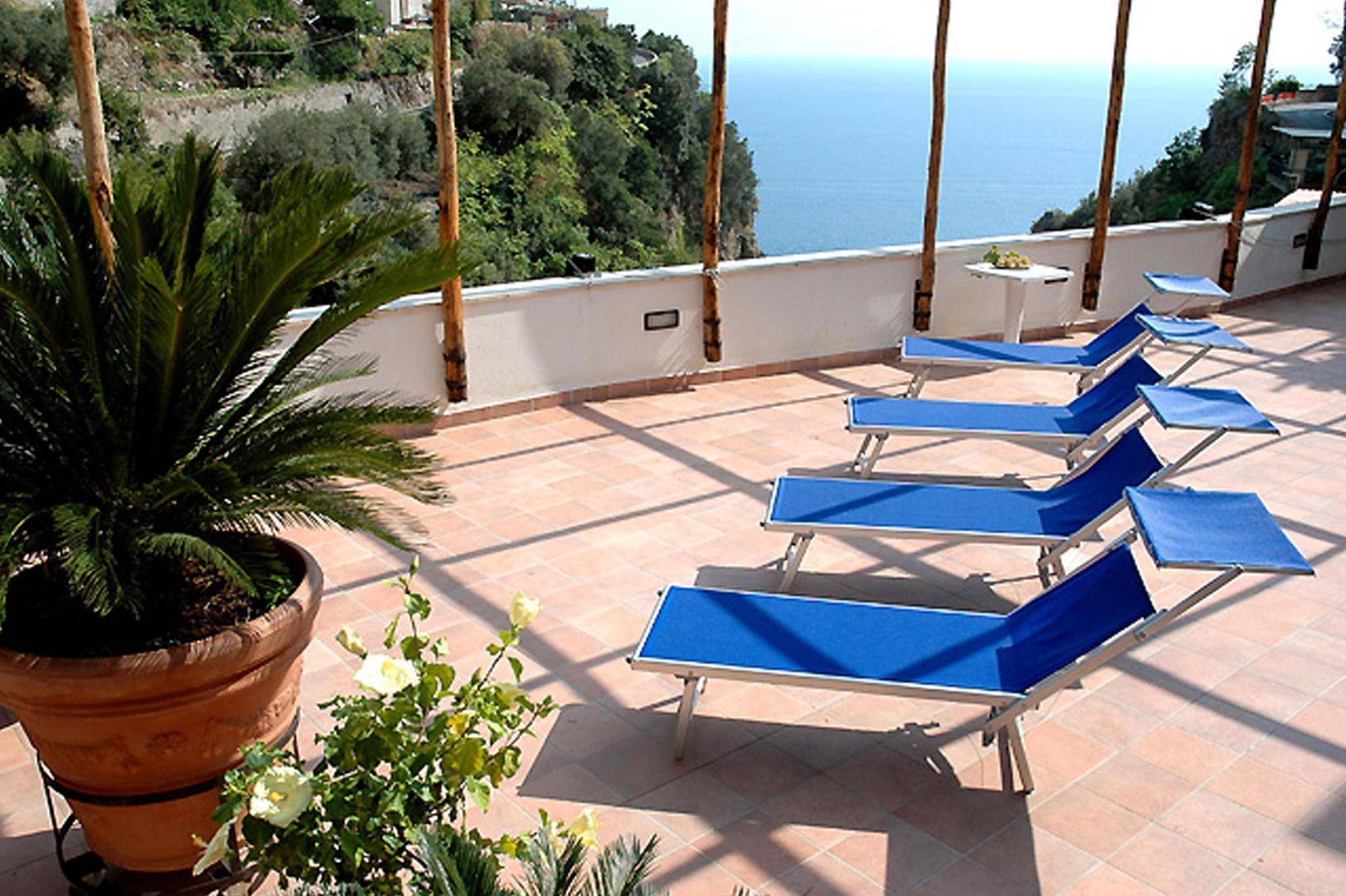 Hotel La Pergola Amalfi Exterior photo