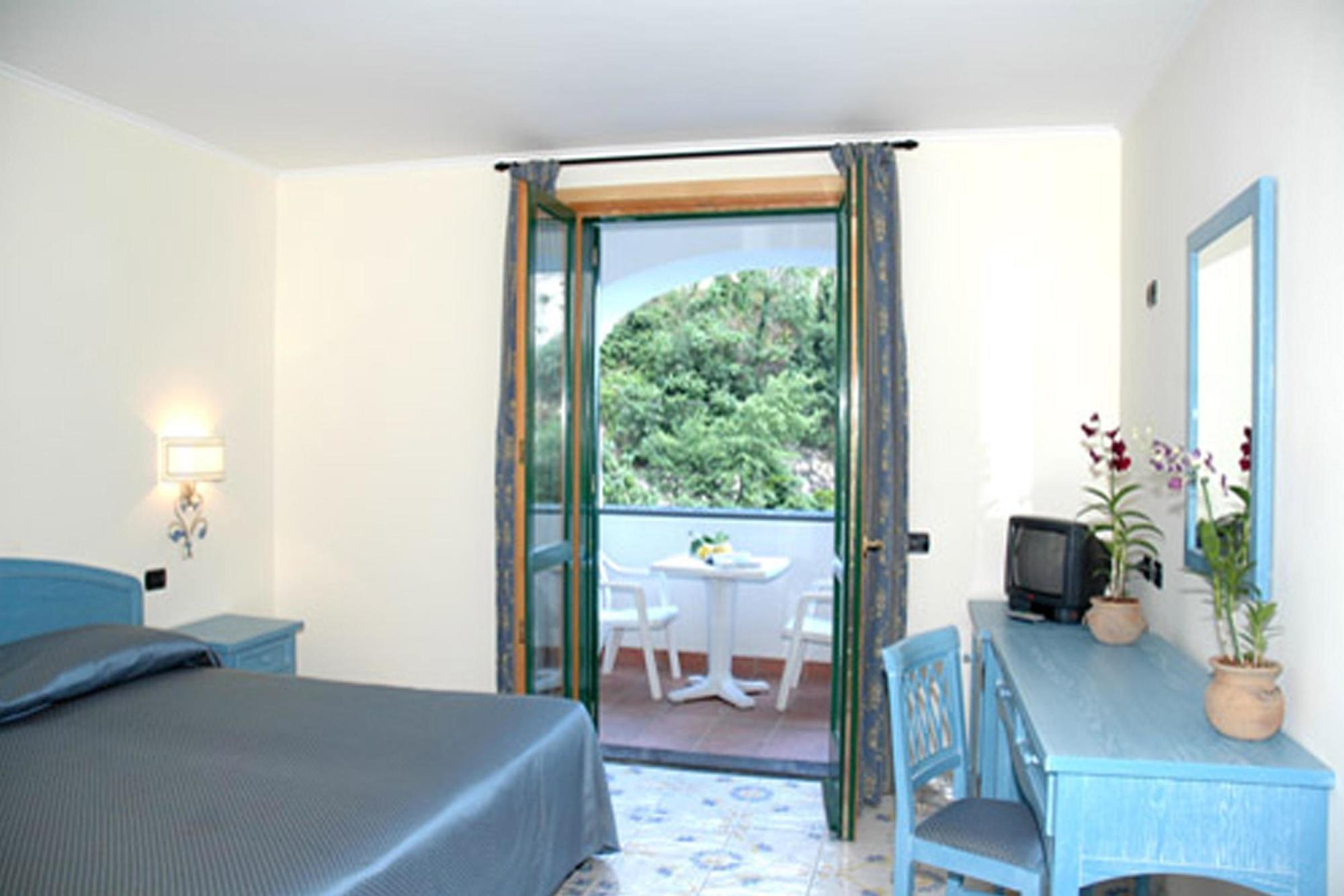Hotel La Pergola Amalfi Exterior photo