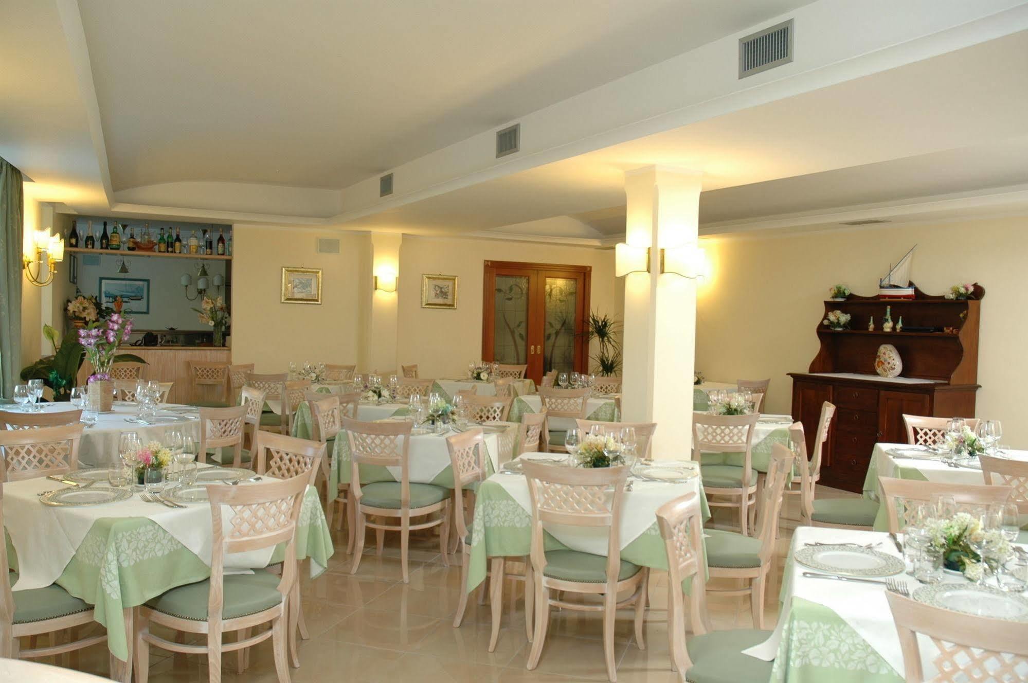 Hotel La Pergola Amalfi Exterior photo